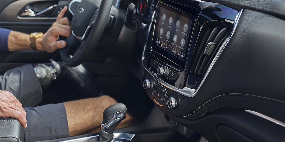 Infoentretenimiento con pantalla táctil de 8 pulgadas para Chevrolet Traverse 2023