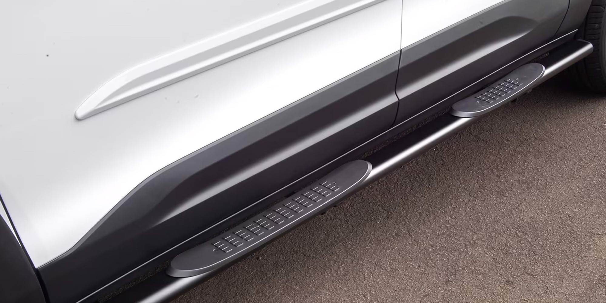 Estribo tubular en negro